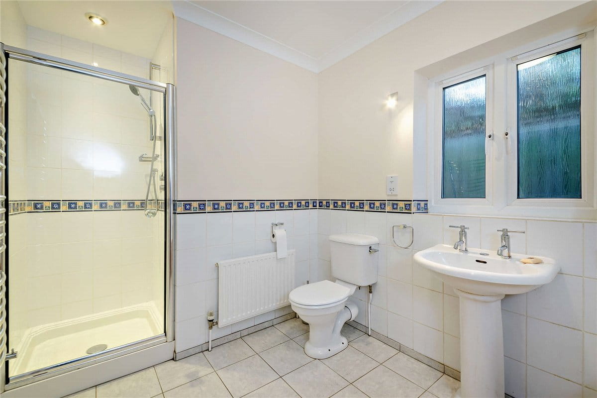 2 bedroom bungalow, Enborne Road, Newbury RG14 - Available