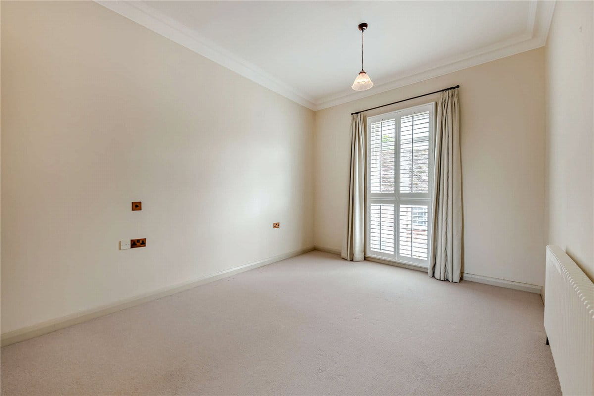 3 bedroom house, Phoenix Court, Kingsclere RG20 - Available