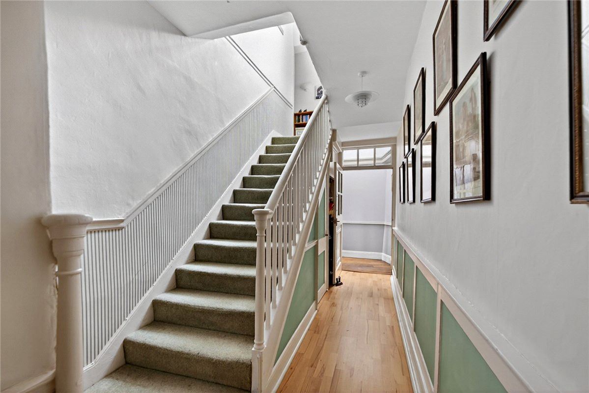 7 bedroom house, Bridge Street, Hungerford RG17 - Available