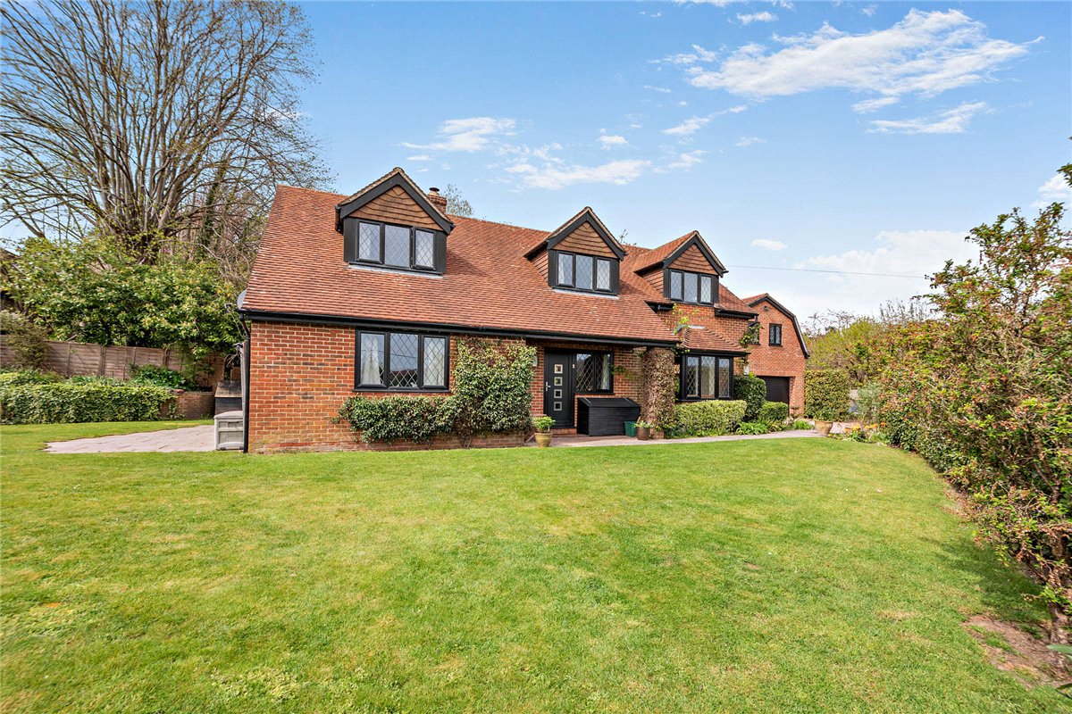 4 bedroom house, Oxford Road, Donnington RG14 - Available
