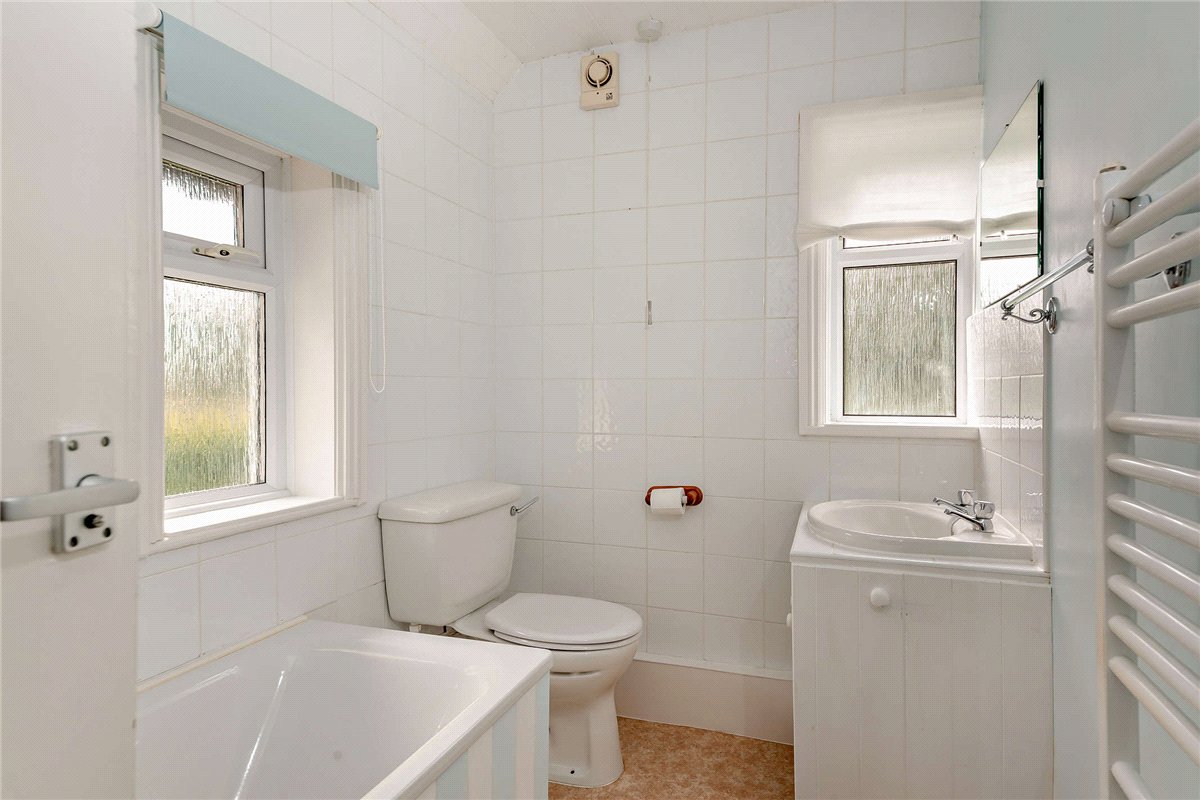 3 bedroom cottage, Rookwood, Stockcross RG20 - Available