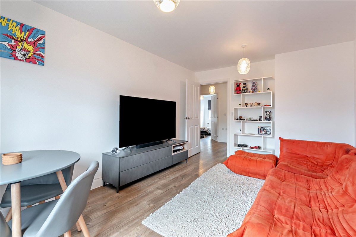 2 bedroom flat, Carpenters Close, Newbury RG14 - Available