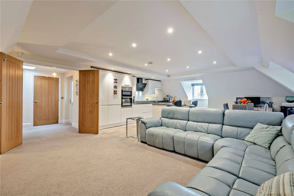 2 bedroom flat, The Dolmans, Shaw RG14 - Available