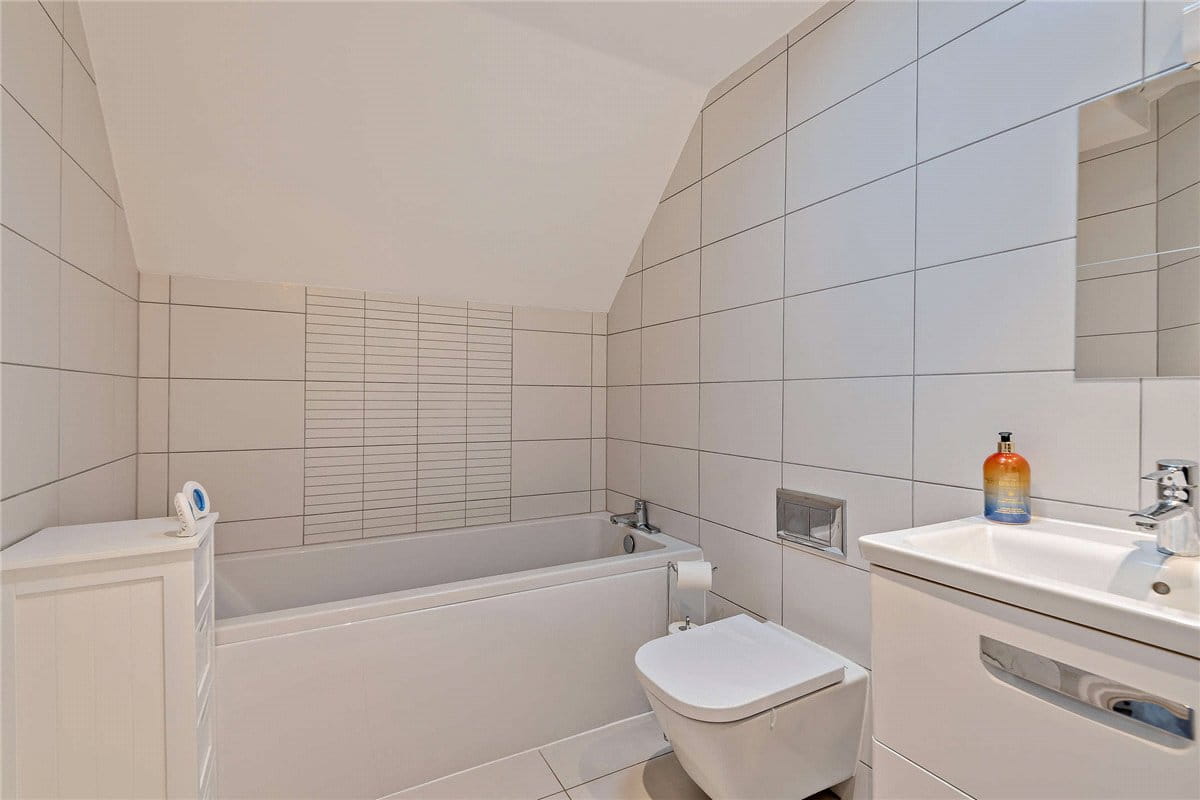 2 bedroom flat, The Dolmans, Shaw RG14 - Available