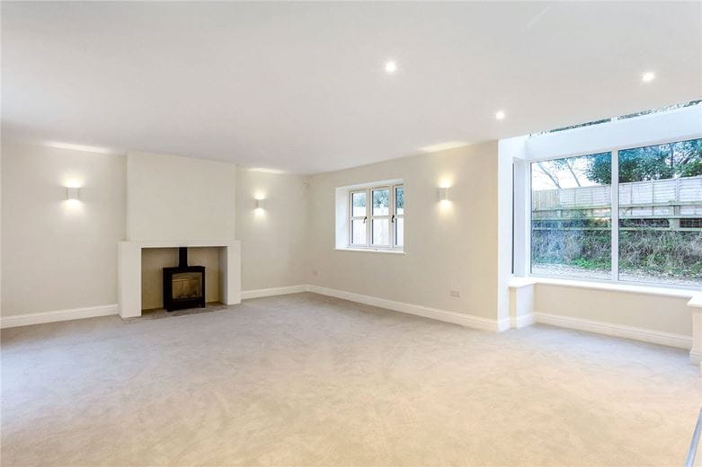 2 bedroom cottage, Ram Alley, Ashford Hill RG19 - Available