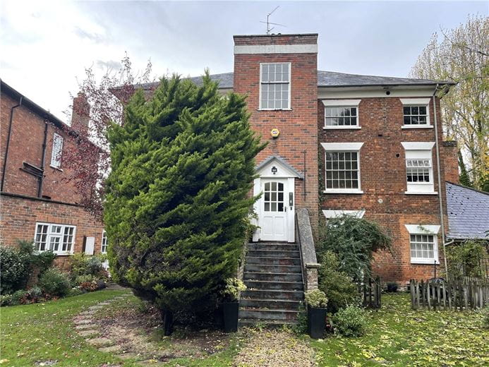 2 bedroom flat, Charnham Court, Hungerford RG17 - Available