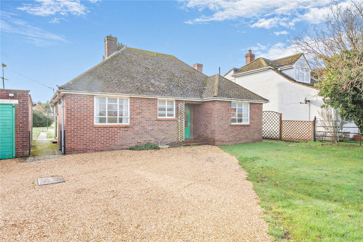 2 bedroom bungalow, Crookham Common Road, Crookham RG19 - Available