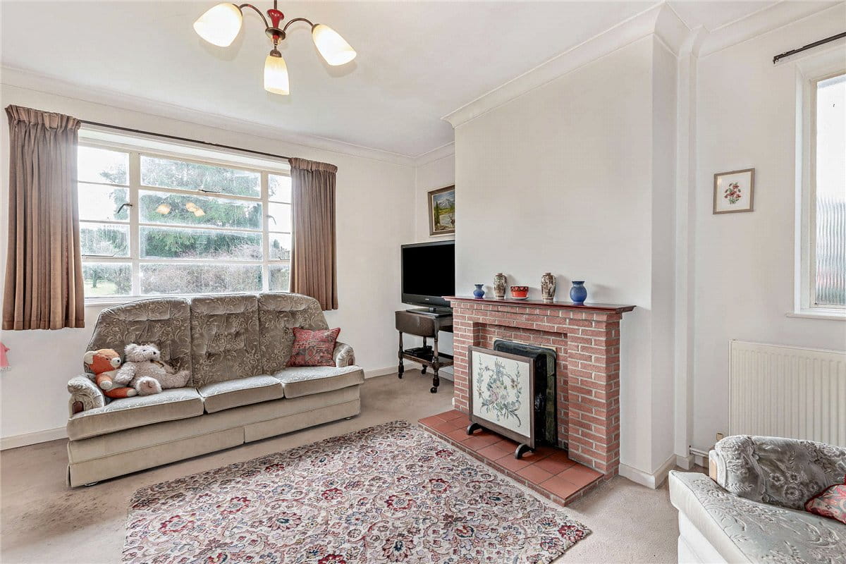 2 bedroom bungalow, Crookham Common Road, Crookham RG19 - Available