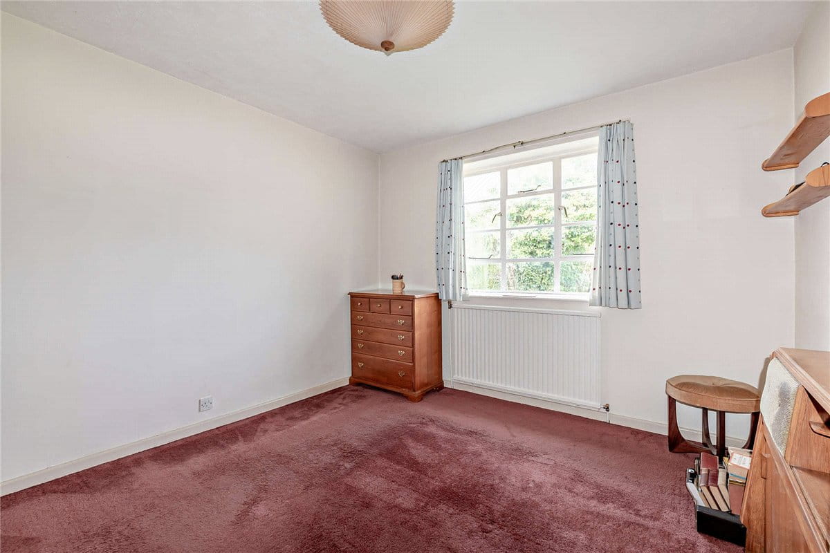 2 bedroom bungalow, Crookham Common Road, Crookham RG19 - Available