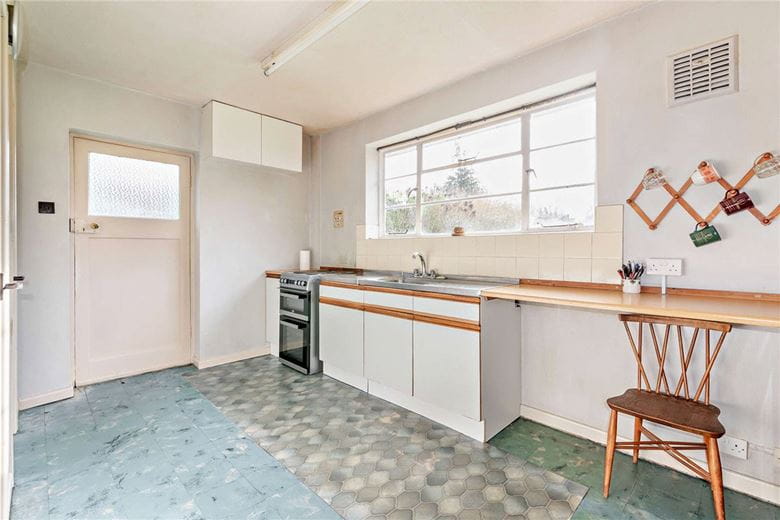 2 bedroom bungalow, Crookham Common Road, Crookham RG19 - Available