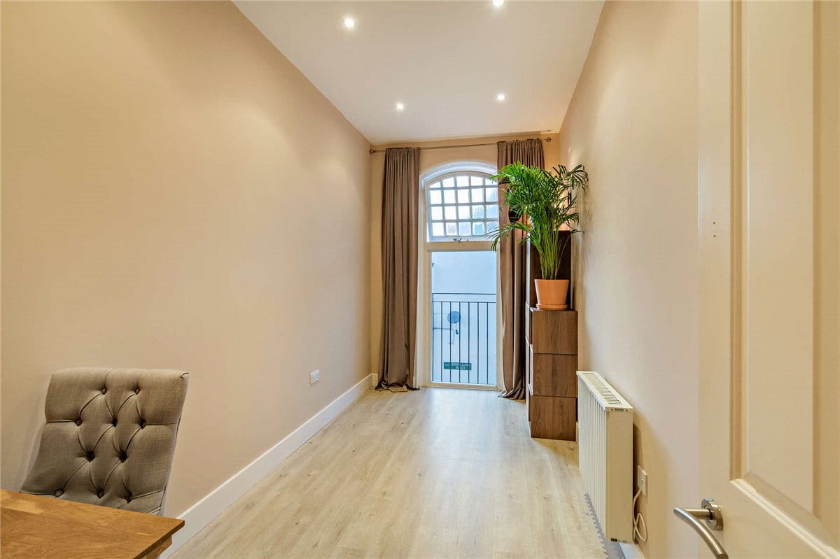 2 bedroom flat, Craven Road, Newbury RG14 - Available