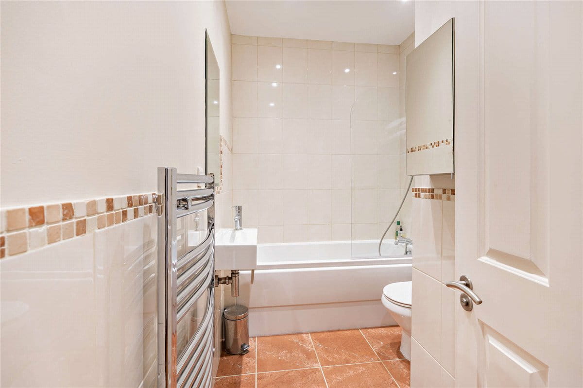 2 bedroom flat, Craven Road, Newbury RG14 - Available