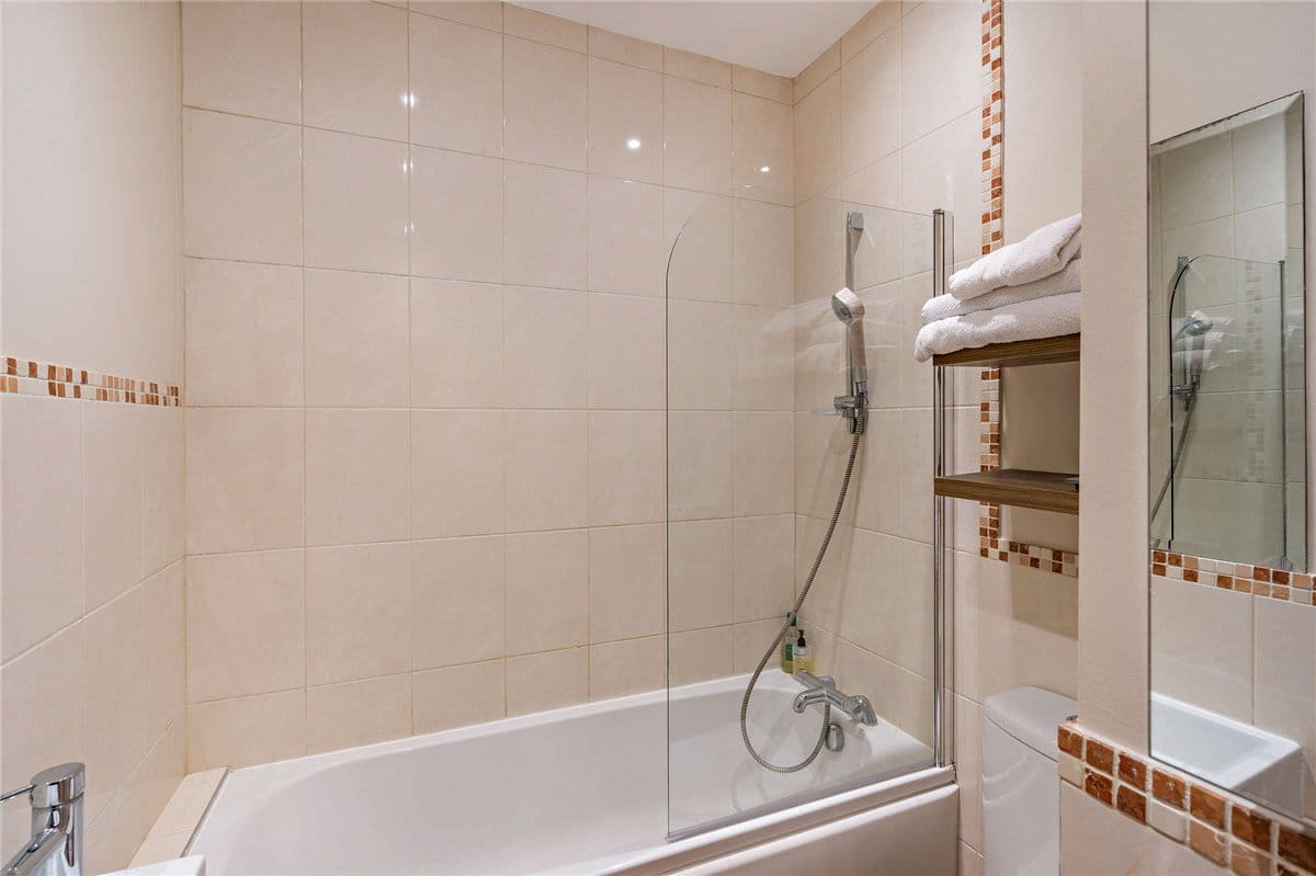 2 bedroom flat, Craven Road, Newbury RG14 - Available