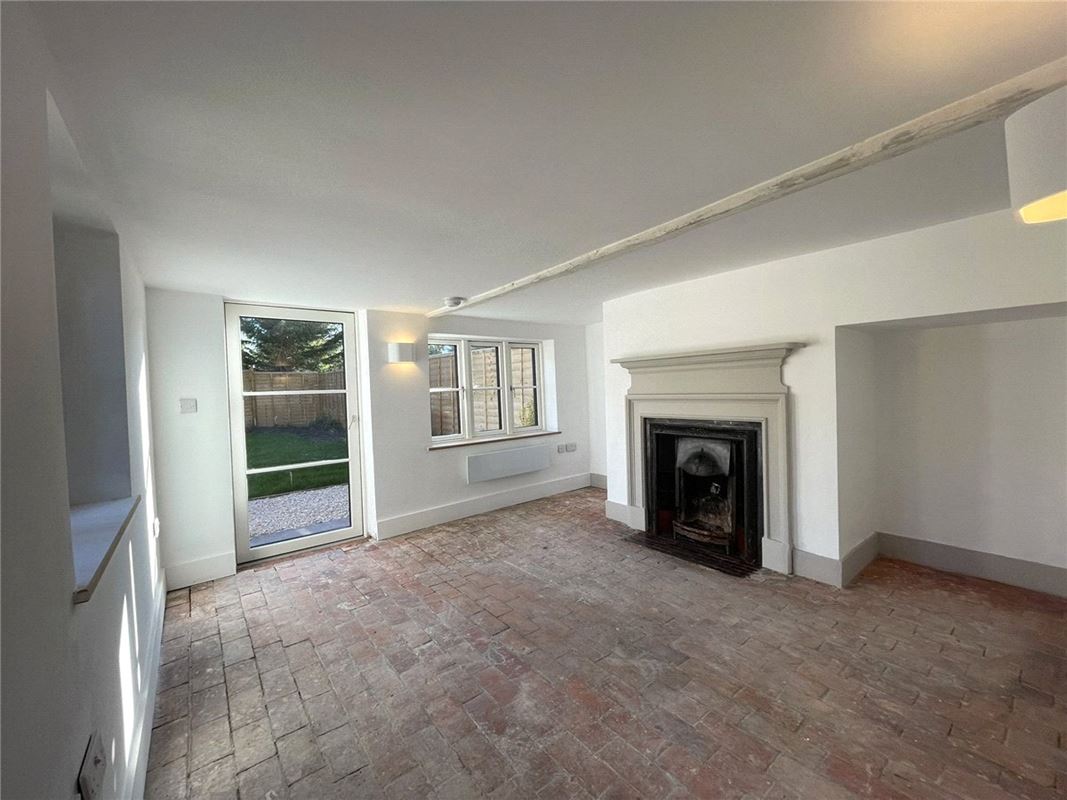 3 bedroom cottage, Enborne Street, Enborne RG14 - Available