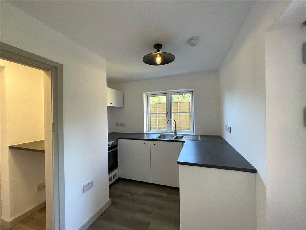 3 bedroom cottage, Enborne Street, Enborne RG14 - Available