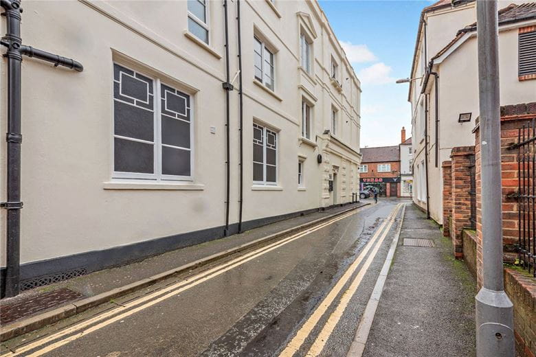 2 bedroom flat, Northbrook Street, Newbury RG14 - Available