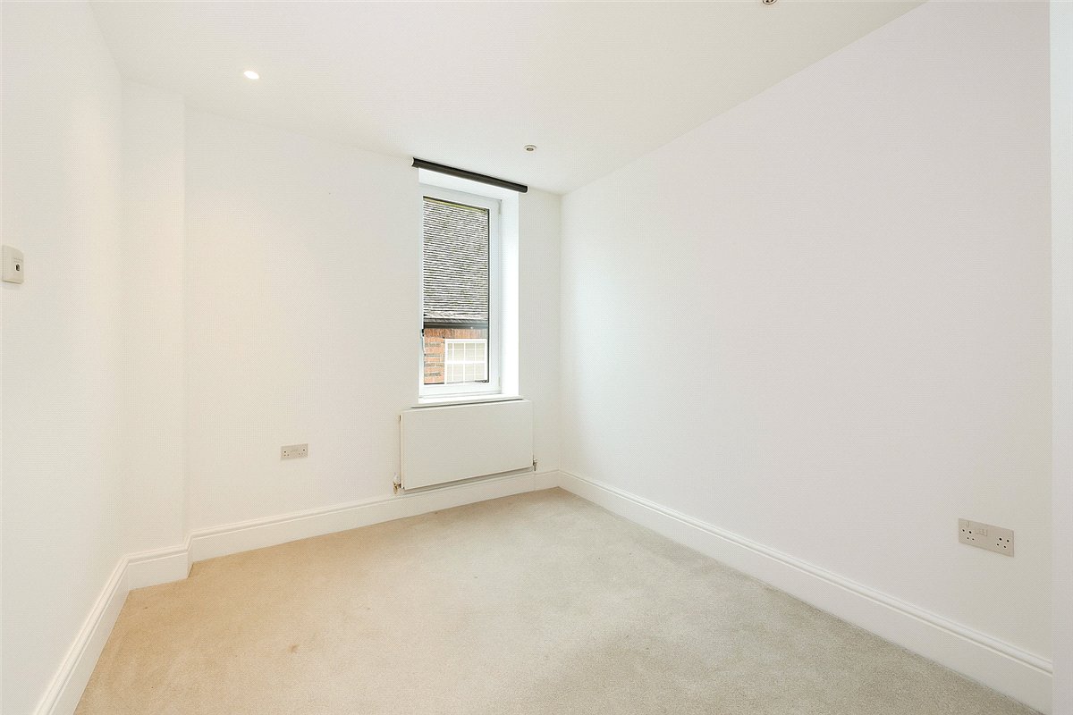 2 bedroom flat, Northbrook Street, Newbury RG14 - Available