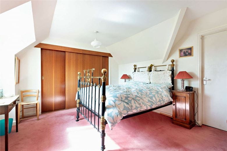 4 bedroom house, Garden Close Lane, Newbury RG14 - Available