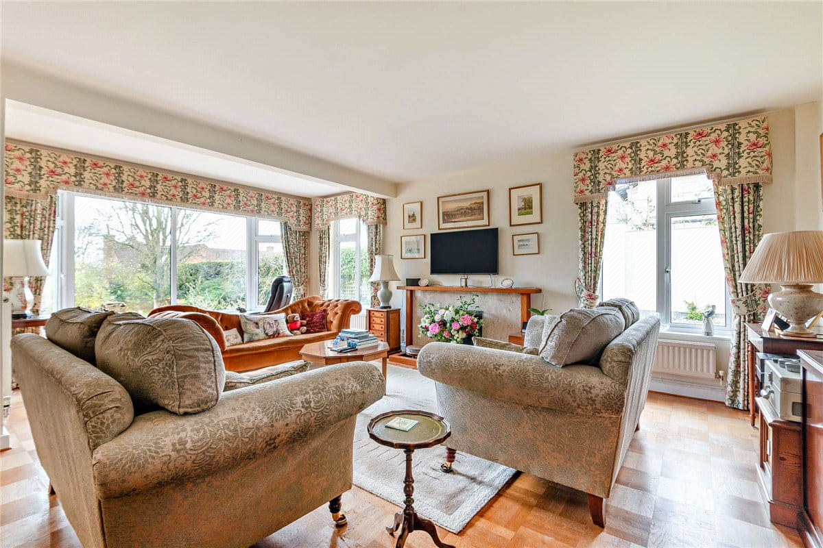 4 bedroom house, Garden Close Lane, Newbury RG14 - Available