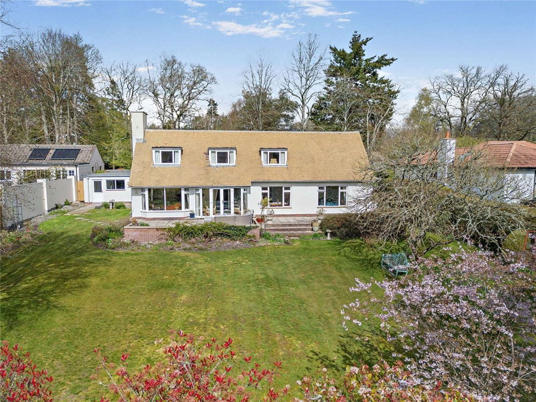 4 bedroom house, Garden Close Lane, Newbury RG14 - Available