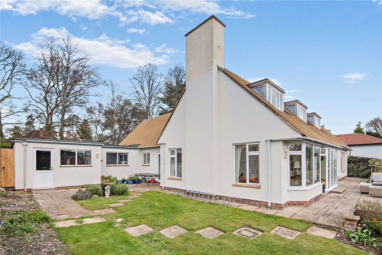 4 bedroom house, Garden Close Lane, Newbury RG14 - Available