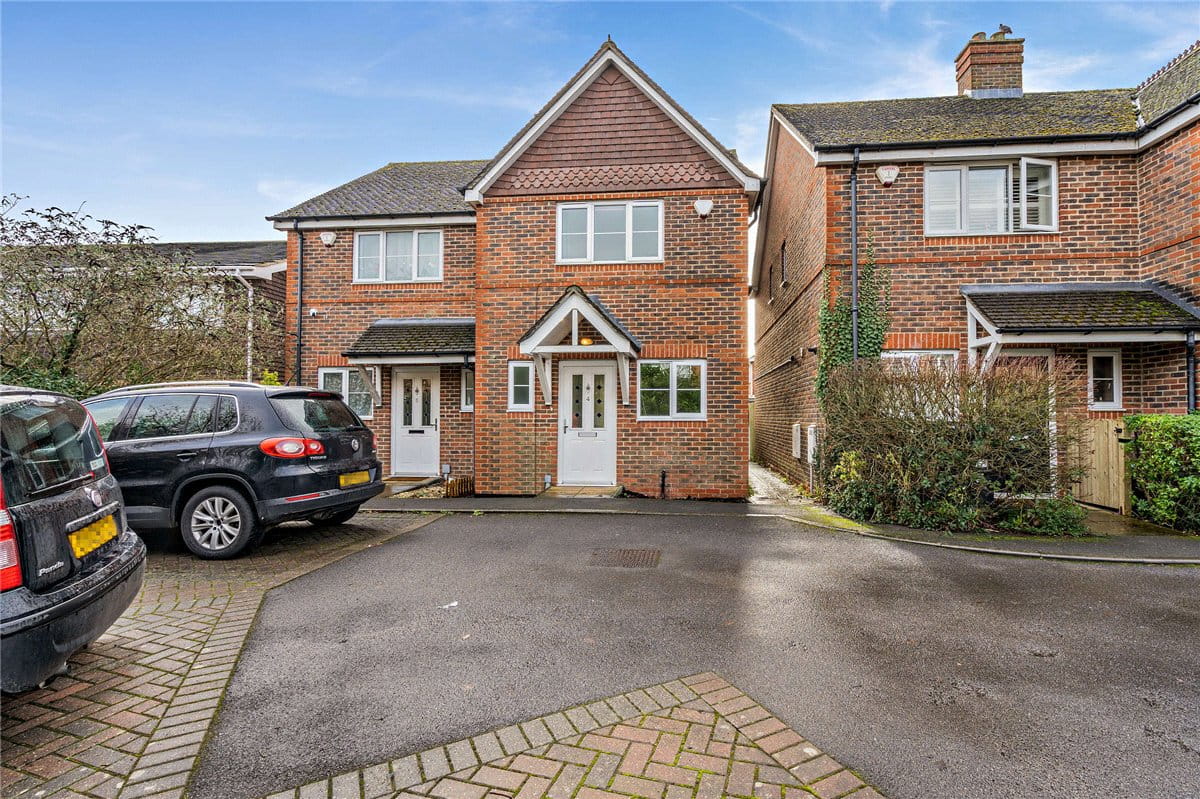 2 bedroom house, Redfinch Mews, Thatcham RG19 - Sold STC