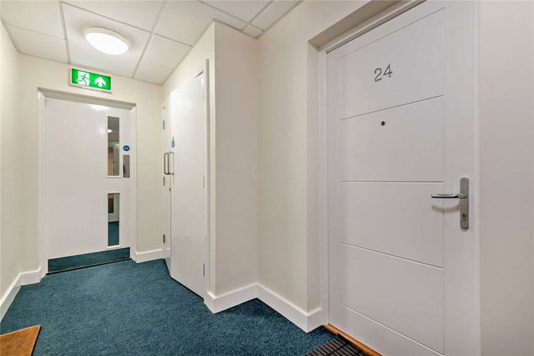 2 bedroom flat, West Street, Newbury RG14 - Available