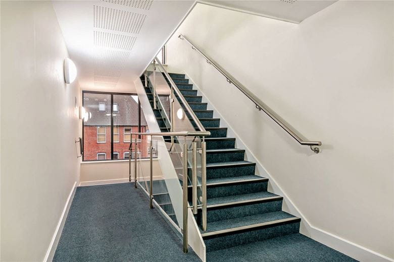 2 bedroom flat, West Street, Newbury RG14 - Available