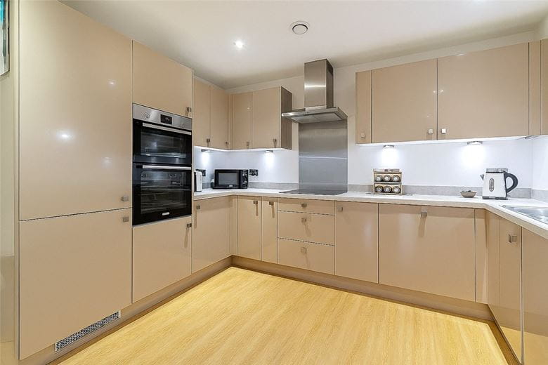 2 bedroom flat, West Street, Newbury RG14 - Available