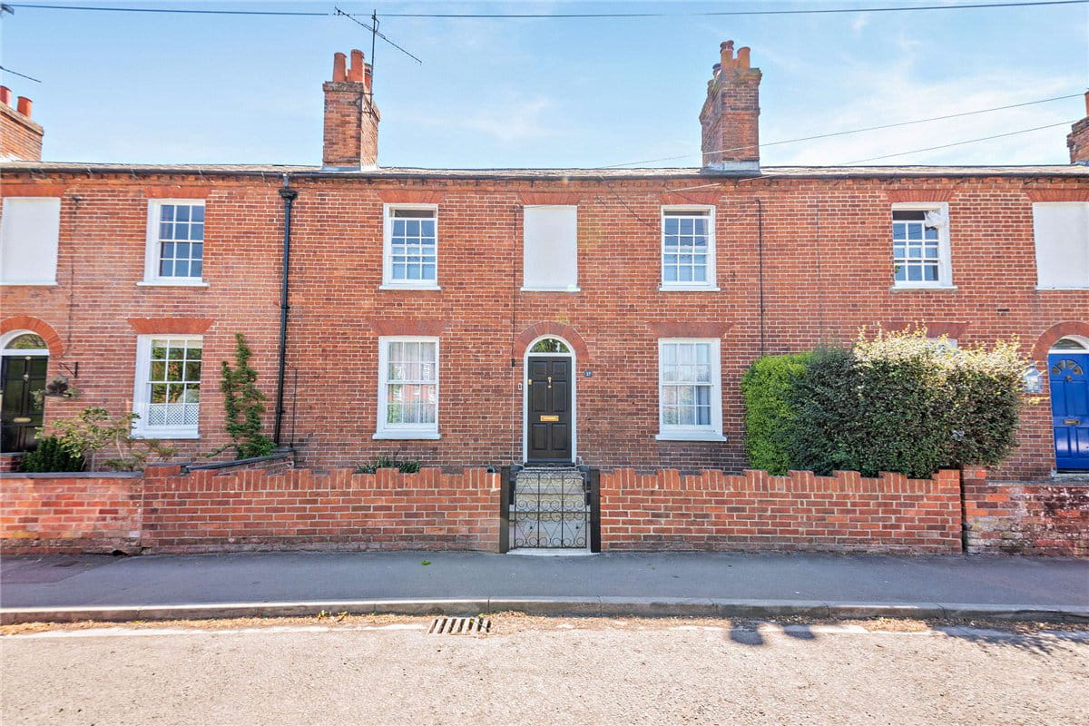 3 bedroom house, Shaw Road, Newbury RG14 - Available