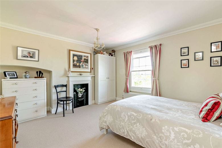 3 bedroom house, Shaw Road, Newbury RG14 - Available