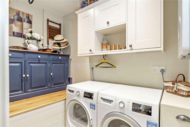 3 bedroom house, Shaw Road, Newbury RG14 - Available
