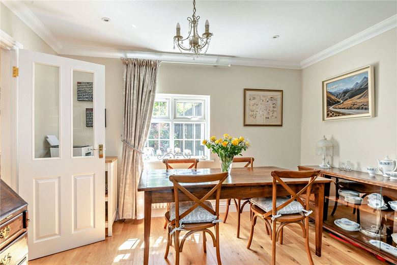 3 bedroom house, Shaw Road, Newbury RG14 - Available