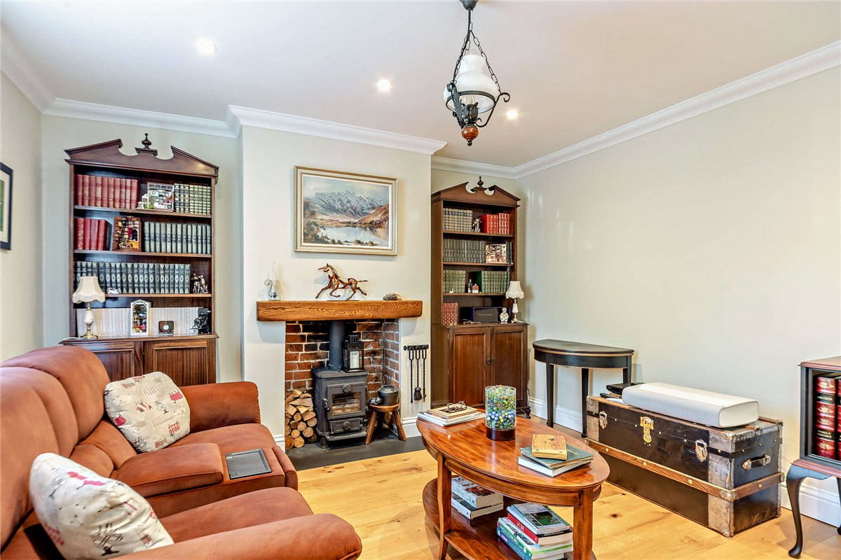 3 bedroom house, Shaw Road, Newbury RG14 - Available