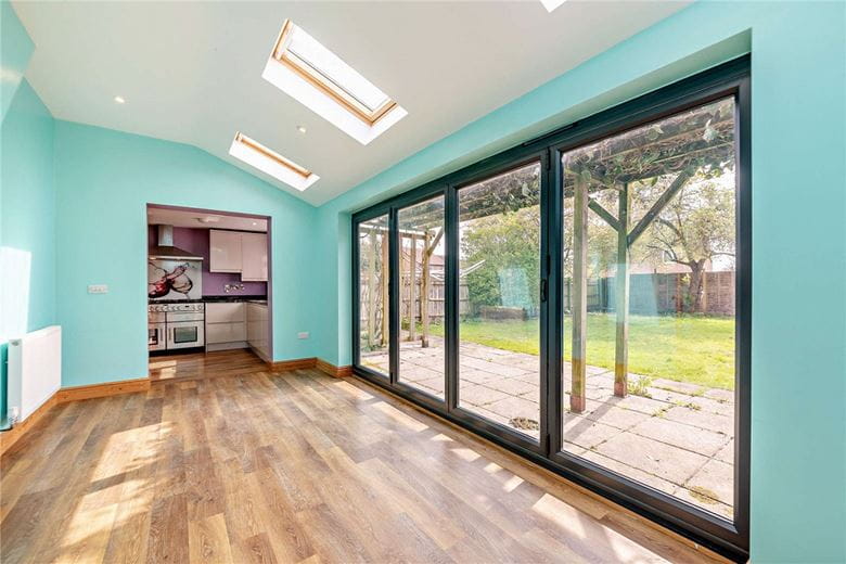 4 bedroom house, Sagecroft Road, Thatcham RG18 - Available