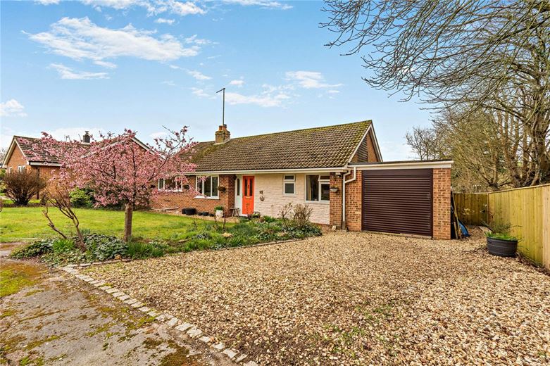 3 bedroom bungalow, Downs Close, Eastbury RG17 - Available