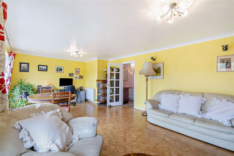 3 bedroom bungalow, Downs Close, Eastbury RG17 - Available