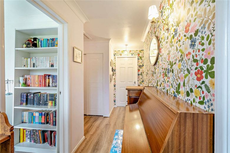 3 bedroom bungalow, Downs Close, Eastbury RG17 - Available