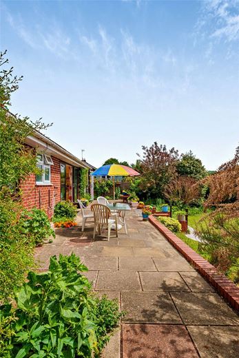 3 bedroom bungalow, Downs Close, Eastbury RG17 - Available