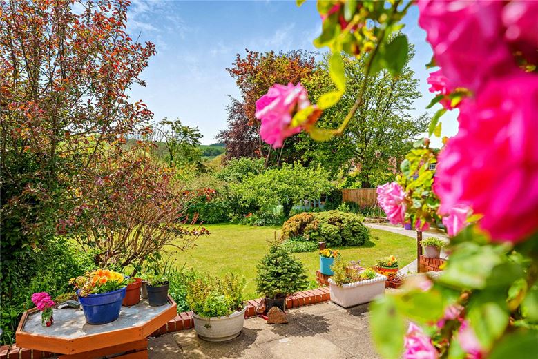 3 bedroom bungalow, Downs Close, Eastbury RG17 - Available