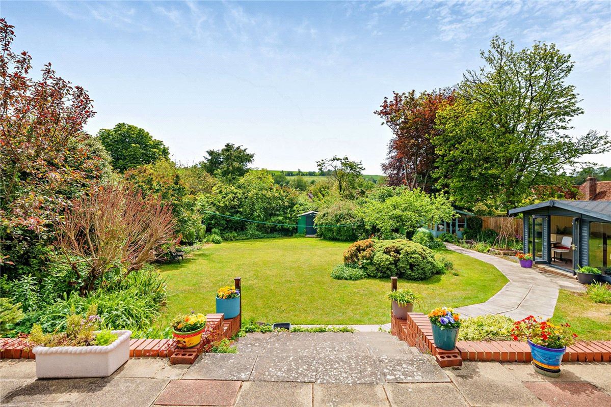 3 bedroom bungalow, Downs Close, Eastbury RG17 - Available