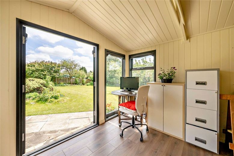 3 bedroom bungalow, Downs Close, Eastbury RG17 - Available