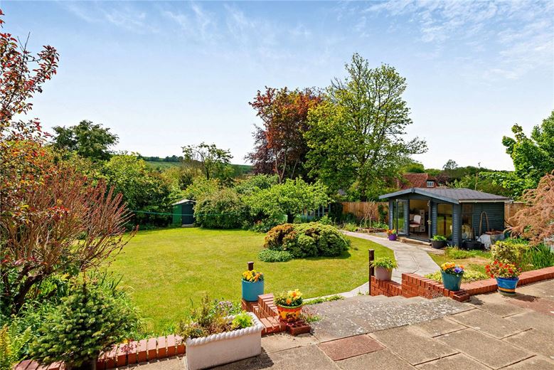 3 bedroom bungalow, Downs Close, Eastbury RG17 - Available