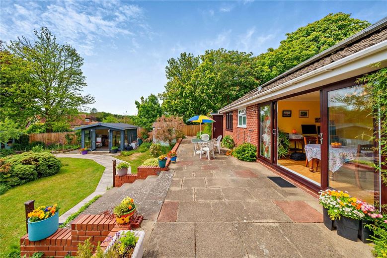 3 bedroom bungalow, Downs Close, Eastbury RG17 - Available