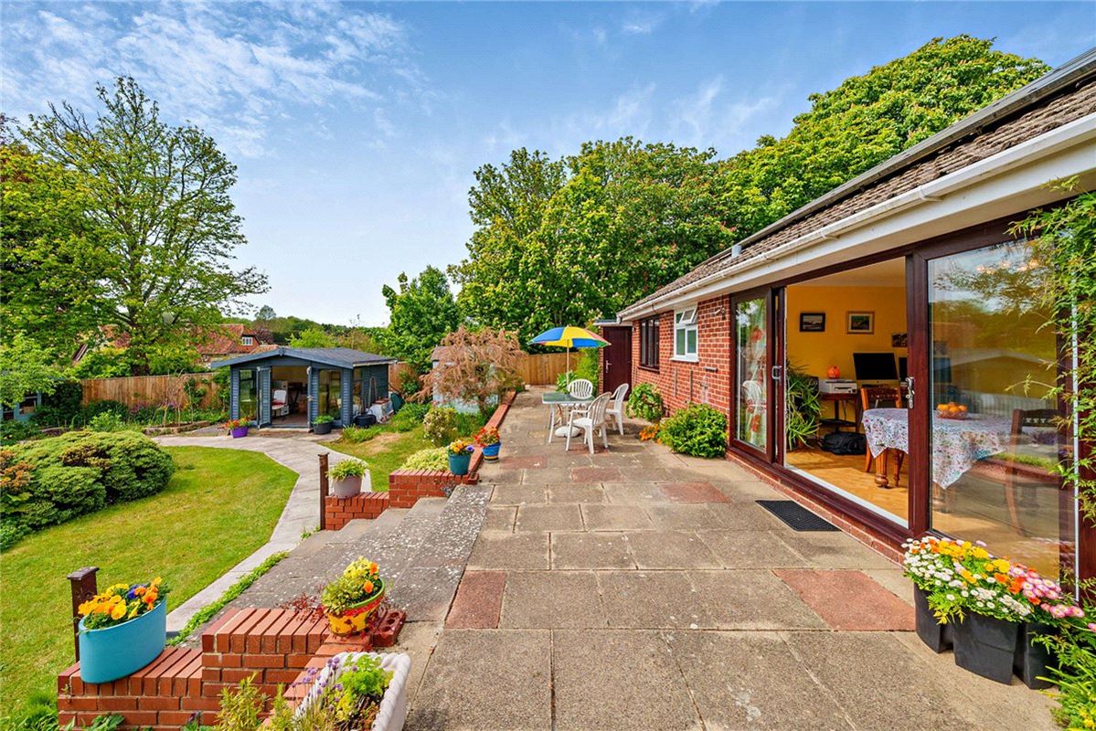 3 bedroom bungalow, Downs Close, Eastbury RG17 - Available