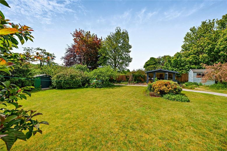3 bedroom bungalow, Downs Close, Eastbury RG17 - Available