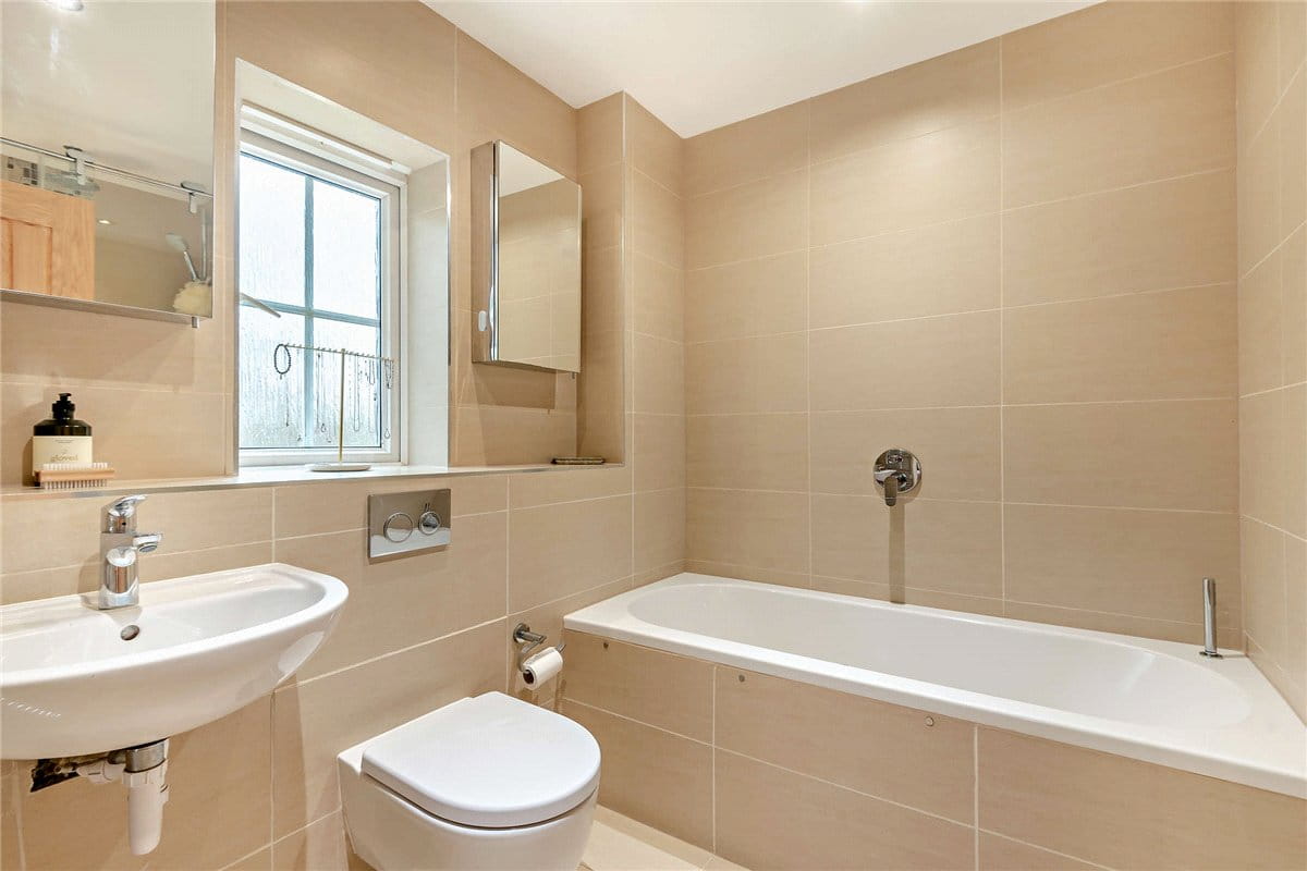 5 bedroom house, Spring Gardens, Newbury RG20 - Available