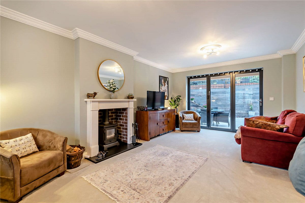 5 bedroom house, Spring Gardens, Newbury RG20 - Available