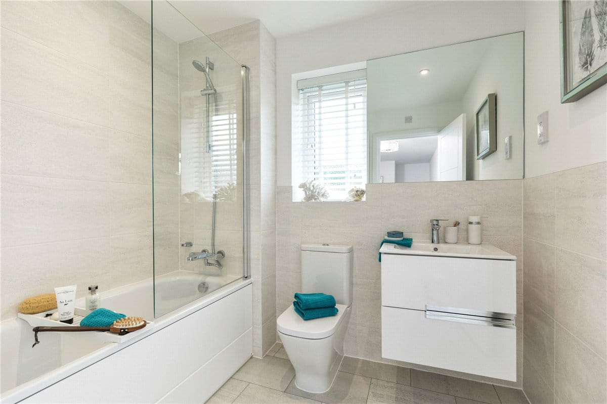 3 bedroom house, Princess Gardens, Bishops Green RG20 - Available