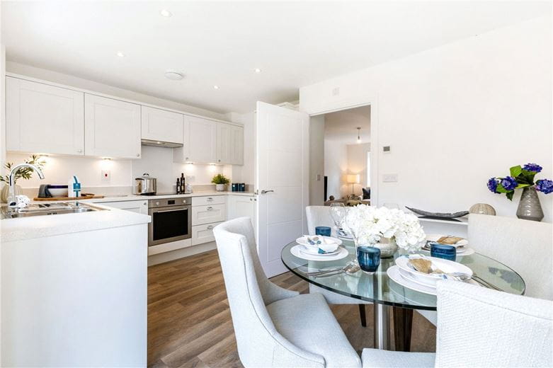 2 bedroom house, Princess Gardens, Bishops Green RG20 - Available